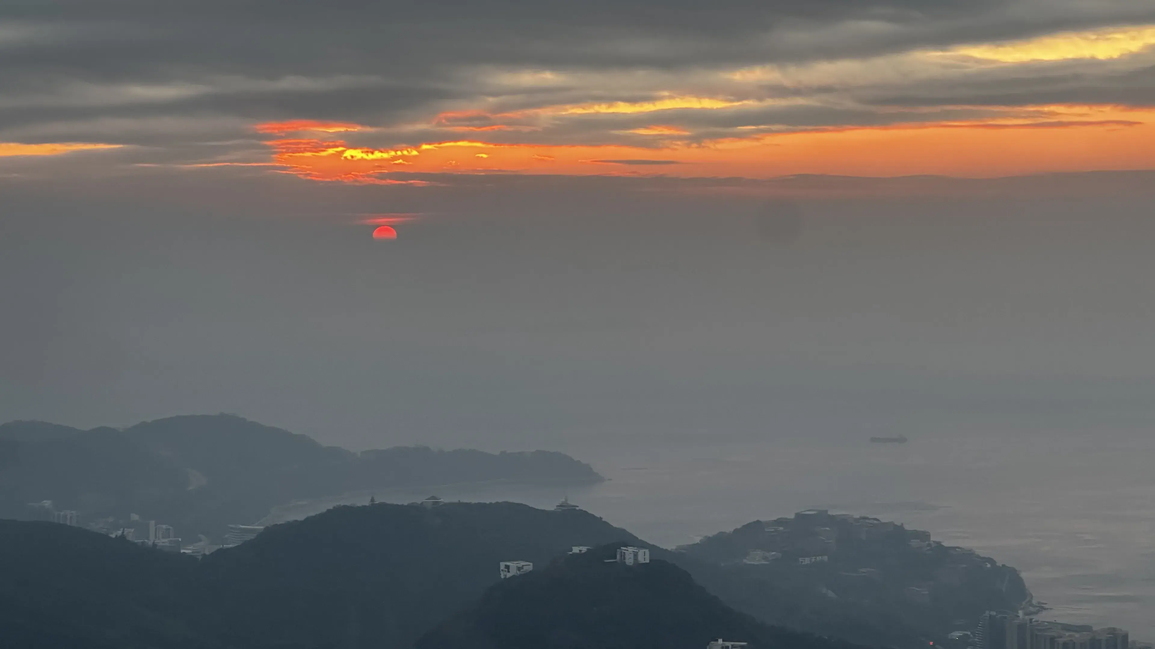 山頂日出